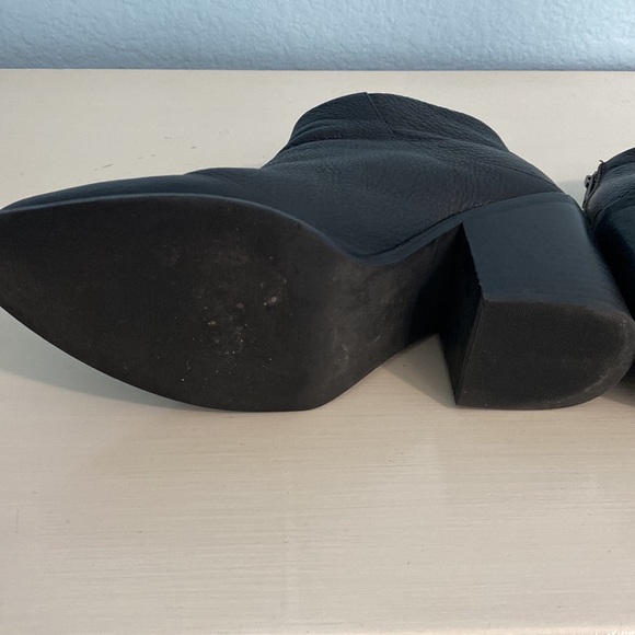 Black leather ankle boots - Picture 2 of 4